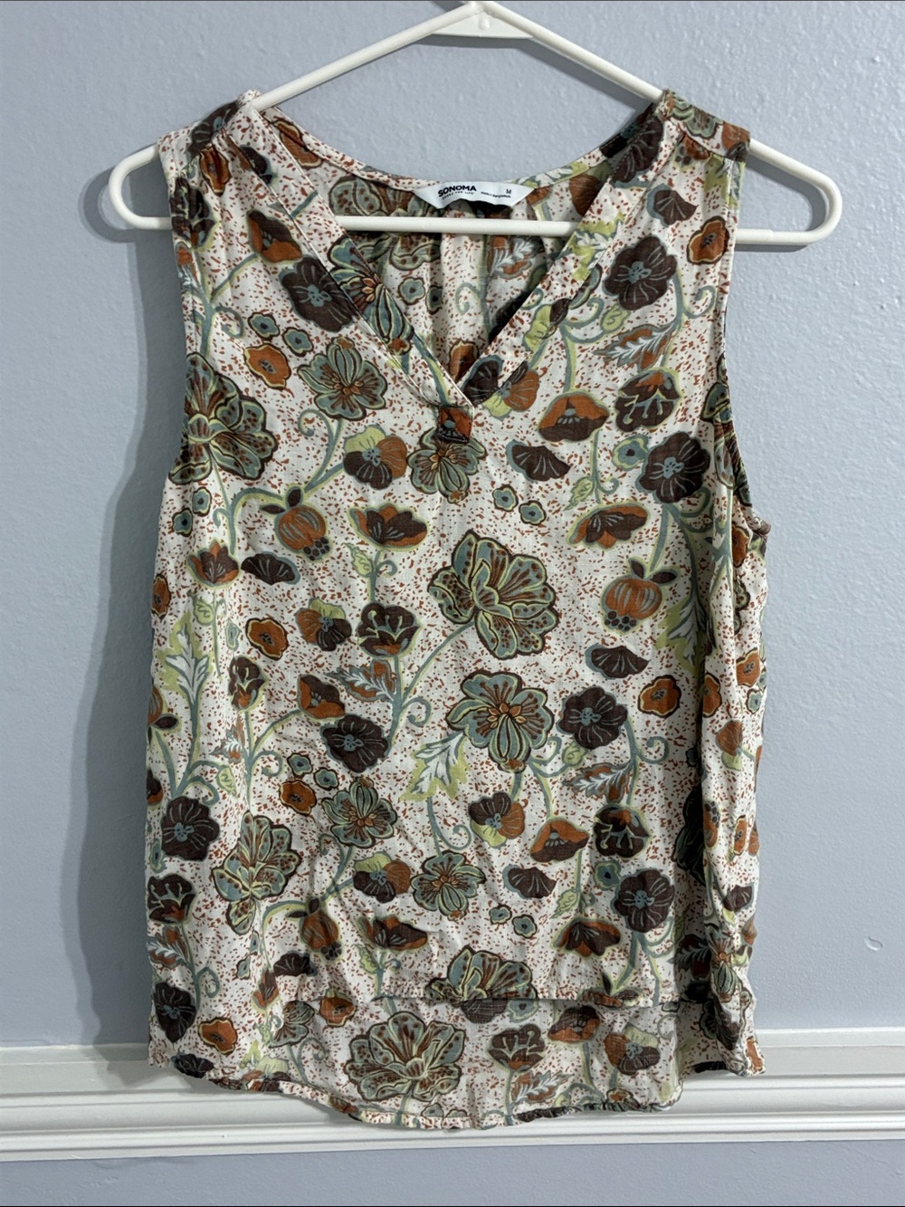 Sonoma Floral Sleeveless V-Neck Top Medium Rayon High Low Hem Earth Tones